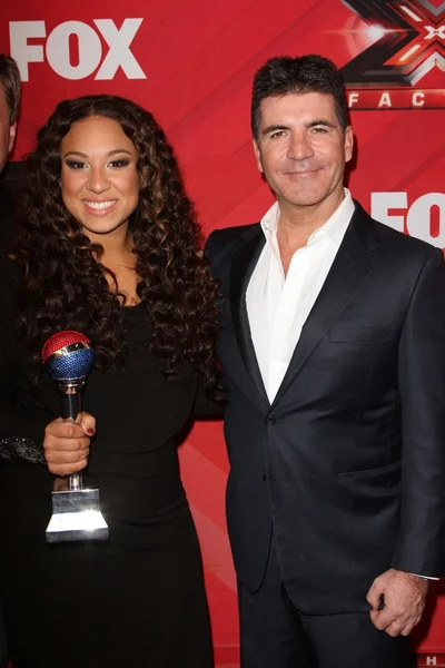Melanie Amaro e Simon Cowel no The X Factor Season Finale, CBS Television City, Los Angeles, CA 12-22-11 — Fotografia de Stock