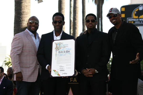 Nathan Morris, Shawn Stockman, Wanya Morris et Michael McCary à la cérémonie Boyz II Men Star on the Hollywood Walk Of Fame, Hollywood, CA 01-05-12 — Photo