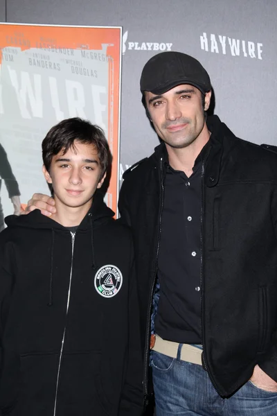 Gilles Marini and son at the "Haywire" Los Angeles Premiere, Directors Guild Of America, Los Angeles, CA 01-05-12 — Stock Photo, Image
