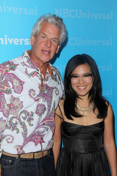 Lenny Clarke, Ali Wong at the NBCUNIVERSAL Press Tour All-Star Party, The Athenaeum, Pasadena, CA 01-06-12 — Stockfoto