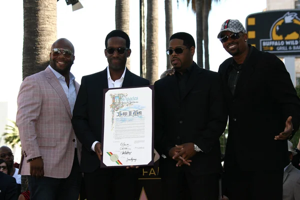 Натан Моррис, Шон Стокман, Ваня Моррис и Майкл МакКэри на церемонии Boyz II Men Star On The Hollywood Walk Of Fame Ceremony, Голливуд, Калифорния 01-05-12 — стоковое фото