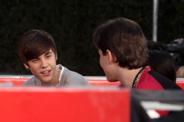 Justin bieber, prince jackson, michael jackson ölümsüzleştirilmiş grauman's Çince tiyatro, hollywood, ca 01-26-12 at