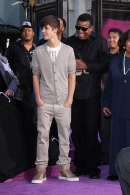 Justin bieber, tito jackson, michael jackson ölümsüzleştirilmiş grauman's Çince tiyatro, hollywood, ca 01-26-12 at
