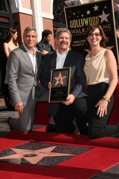 George Clooney, John Wells e Allison Janney no John Wells Star na Calçada da Fama de Hollywood, Hollywood, CA 01-12-12 — Fotografia de Stock