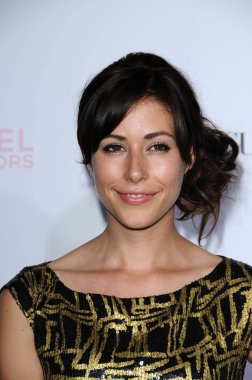 Amanda Crew