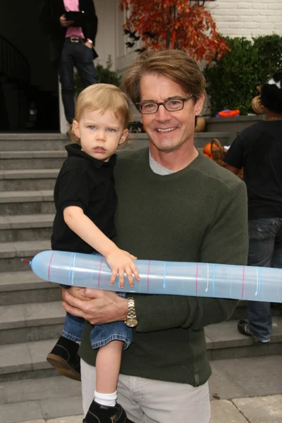 Kyle MacLachlan and son Callum at the Pottery Barn Kids Halloween Carnival Benfiting Operation Smile, Private Location, Los Angeles, CA. 10-23-10 — Stock Photo, Image