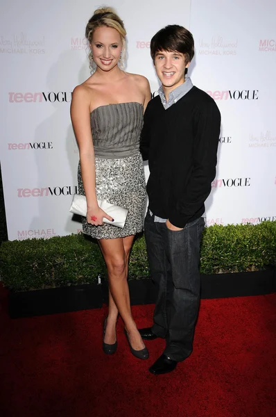 Molly McCook and Devon Werkheiser at the 8th Annual Teen Vogue Young Hollywood Party, Paramount Studios, Hollywood, CA. 10-01-10 — 图库照片