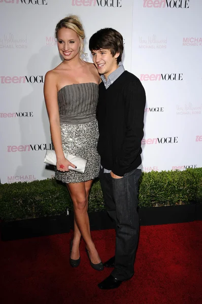 Molly McCook och Devon Werkheiser — Stockfoto