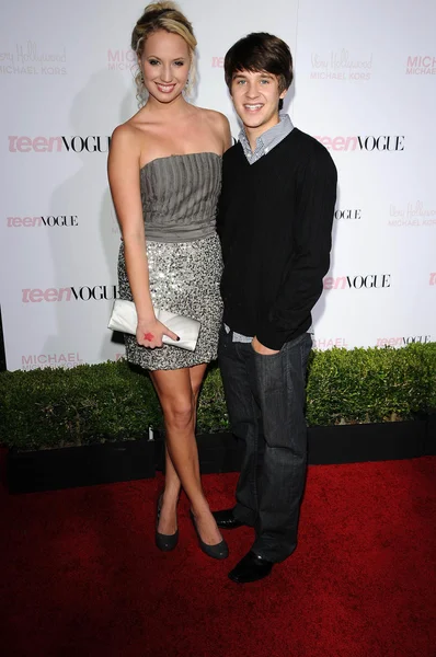 Molly McCook e Devon Werkheiser no 8th Annual Teen Vogue Young Hollywood Party, Paramount Studios, Hollywood, CA. 10-01-10 — Fotografia de Stock