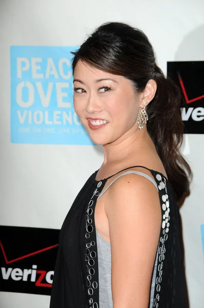 Kristi Yamaguchi at the "Peace Over Violence" 39th Annual Humanitarian Awards, Beverly Hills Hotel, Beverly Hills, CA. 10-29-10 — Stock Photo, Image