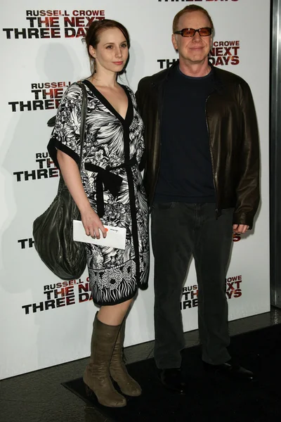 Danny Elfman i córka Molly w "następne trzy dni" Los Angeles badania przesiewowe, DGA, West Hollywood, CA 11-16-10 — Zdjęcie stockowe