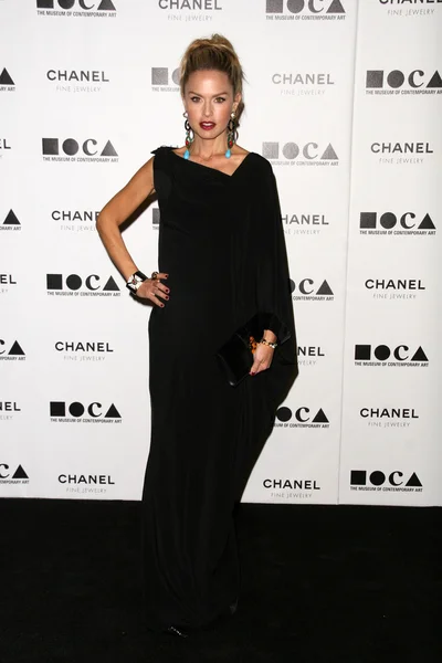Mila Kunis på Moca årliga Gala "The Artists Museum händer," Moca Grand Avenue, Los Angeles, ca. 11-13-10 — Stockfoto