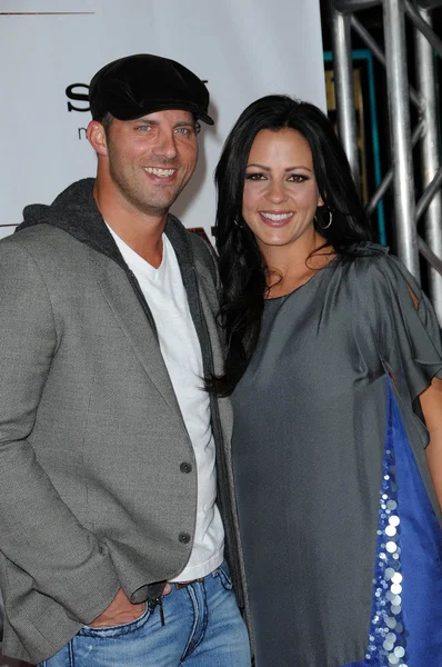 Sara evans und ehemann jay bellen — Stockfoto