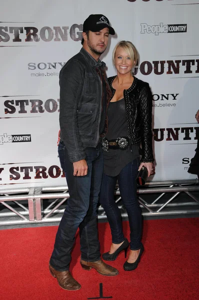 Luke Bryan and Wife Caroline at the "Country Strong" Nashville Premiere, Regal Green Hills, Nashville TN. 11-8-10 — Stock Photo, Image