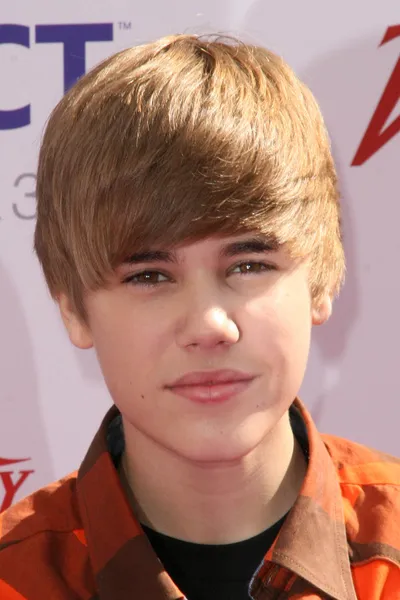 Justin bieber op verscheidenheid de 4e jaarlijkse kracht van jeugd evenement, paramount studios, hollywood, ca. 10-24-10 — Stockfoto