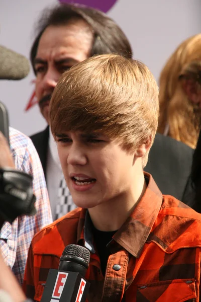 Justin bieber op verscheidenheid de 4e jaarlijkse kracht van jeugd evenement, paramount studios, hollywood, ca. 10-24-10 — Stockfoto