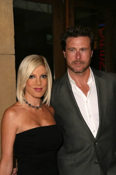 Tori Ortografía y Dean McDermott — Foto de Stock