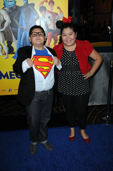 Rico Rodriguez and Raini Rodriguez — Stock Photo, Image