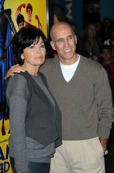 Jeffrey Katzenberg y su esposa Marilyn en el "Megamind" Los Angeles Premiere, Chinese Theater, Hollywood, CA. 10-30-10 — Foto de Stock