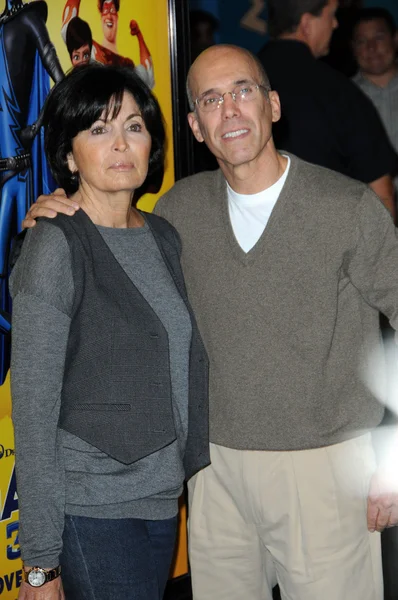 Jeffrey Katzenberg i żona Marilyn w "Megamind" Los Angeles Premiere, Teatr chiński, Hollywood, CA. 10-30-10 — Zdjęcie stockowe