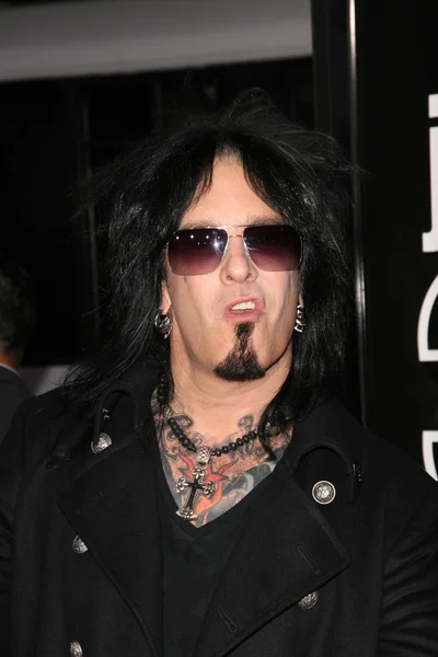 Nikki Sixx na premierze filmu "Jackass 3d," Chinese Theater, Hollywood, Ca. 10-13-10 — Zdjęcie stockowe