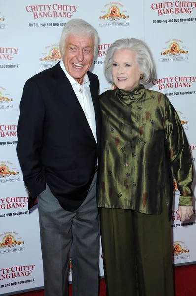 Van Dyke et Sally Ann Howes-r-nat le "Chitty Chitty Bang Bang" Los Angeles Special Screening and Blu-Ray Release Party, Pacific Theaters, Los Angeles, Ca. 10-30-10 — Photo