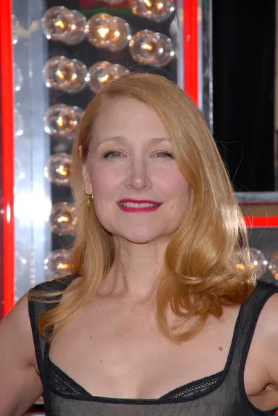 Patricia Clarkson in de "burlesque" Los Angeles Premiere, Chinees theater, Hollywood, ca. 11-15-10 — Stockfoto