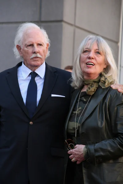 Laura dern ve diane ladd onur ile Şöhret, hollywood yürüyüşte yıldız Bruce dern ve karısı, bruce dern, hollywood, ca. 11-01-10 — Stok fotoğraf