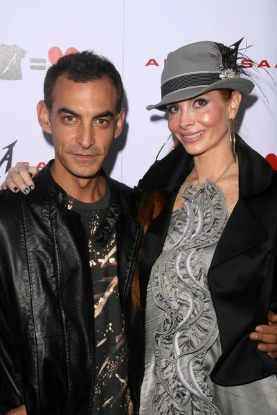 Adam Saaks y Phoebe Price en el Adam Saaks Flagship Store Opening, Adam Saaks Store, Los Angeles, CA. 10-10-10 — Foto de Stock