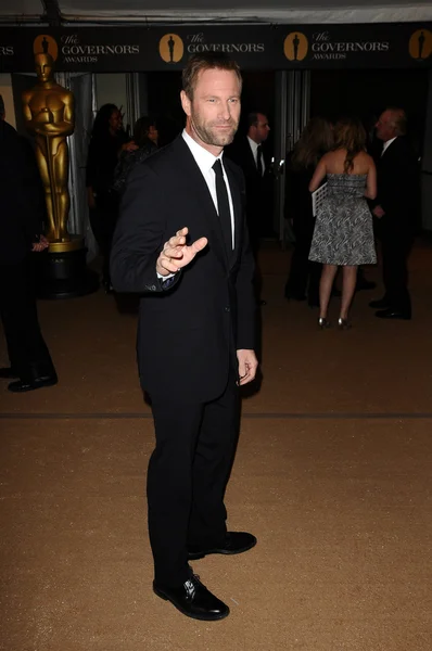 Aaron eckhart op de 2e jaarlijkse academy gouverneurs awards, kodak theater, hollywood, ca. 11-14-10 — Stockfoto