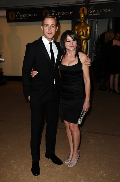 Ryan Gosling und seine Mutter — Stockfoto