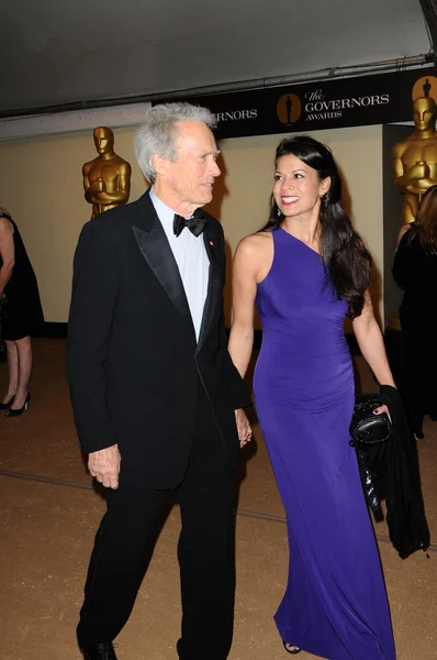 Clint Eastwood e sua esposa Dina no 2nd Annual Academy Governors Awards, Kodak Theater, Hollywood, CA. 11-14-10 — Fotografia de Stock