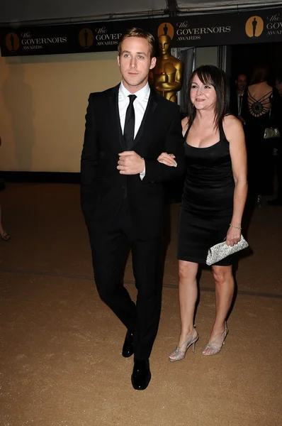 Ryan Gosling y madre — Foto de Stock