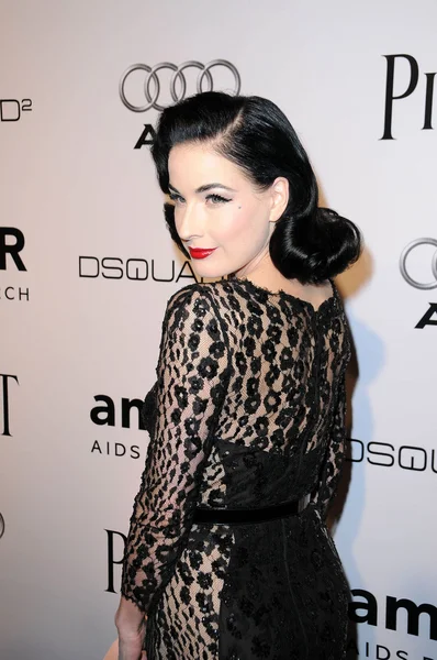 Dita Von Teese на фестивале AmfAR Inspiration Gala Celebrating Men 's Style with Piaget and DSquared 2, Chateau Marmont, Los Angeles, CA. 10-27-10 — стоковое фото