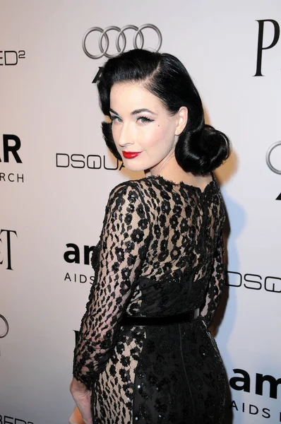 Dita Von Teese au gala d'inspiration amfAR Célébrant le style masculin avec Piaget et DSquared 2, Château Marmont, Los Angeles, CA. 10-27-10 — Photo