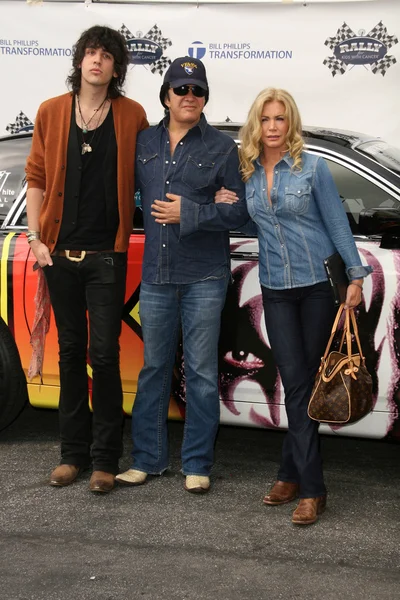 Nick Simmons, father Gene Simmons and mother Shannon Tweed at the 2nd Annual Rally For Kids With Cancer Scavenger Cup Start Your Engines Brunch, Roosevelt Hotel, Hollywood, CA. 10-23-10 — 图库照片