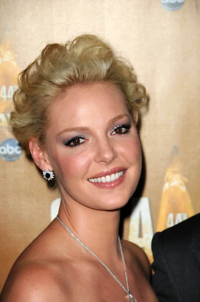 Katherine Heigl à la 44e cérémonie annuelle des CMA Awards, Bridgestone Arena, Nashville, TN. 11-10-10 — Photo