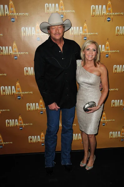 Alan Jackson and Denise Jackson at the 44th Annual CMA Awards, Bridgestone Arena, Nashville, TN. 11-10-10 — Stock Photo, Image