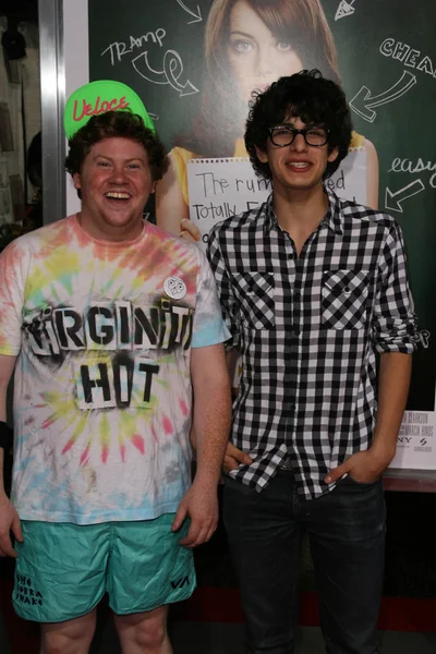 Matt Bennett ve Zach Pearlman "Easy A" filminin galasında, Çin Tiyatrosu, Hollywood, Ca. 09-13-10 — Stok fotoğraf