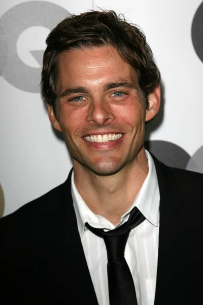 James marsden op de gq 2010 "mannen van het jaar" partij, chateau marmont, west hollywood, ca. 11-17-10 — Stockfoto