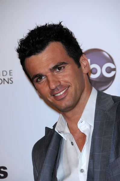 Tony Dovolani — Stockfoto