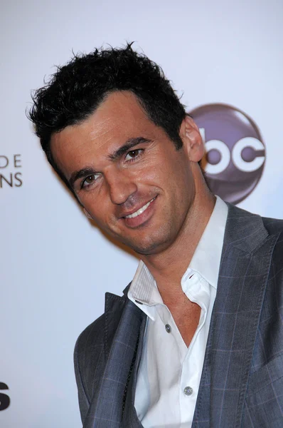 Tony Dovolani — Stock Photo, Image