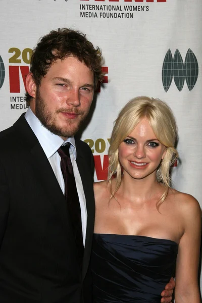 Chris Pratt and Anna Faris at the 2010 Courage in Journalism Awards, Beverly Hills Hotel, Beverly Hills, CA. 10-21-10 — Stock Photo, Image