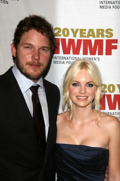 Chris Pratt and Anna Faris at the 2010 Courage in Journalism Awards, Beverly Hills Hotel, Beverly Hills, CA. 10-21-10 — Stock Photo, Image