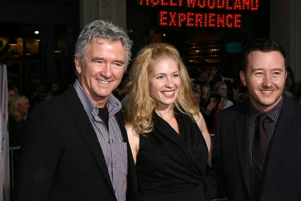 Patrick Duffy with Son and Daughter in law at the "You Again" Los Angeles Premiere, El Capitan Theater, Hollywood, CA. 09-22-10 — Stock Photo, Image