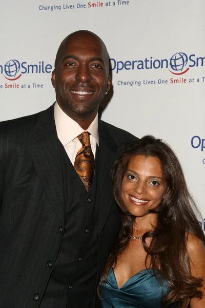 John Salley und Frau Natasha — Stockfoto