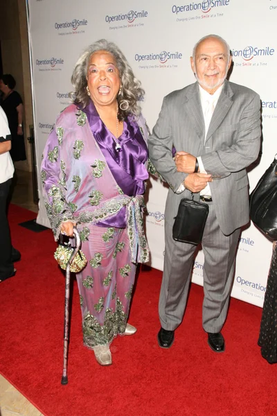 Della Reese and husband Franklin Lett at the 9th Annual Smile Gala Benefiting Operation Smile, Beverly Wilshire Hotel, Beverly Hills, CA. 09-24-10 — Stock Fotó