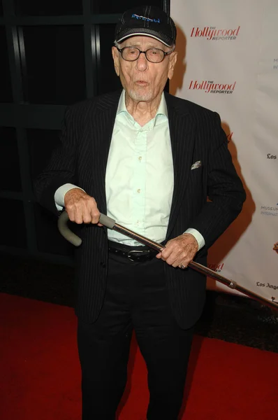 Eli Wallach en el Inaugural Museum Of Tolerance International Film Festival Gala en honor a Clint Eastwood, Museum Of Tolerance, Los Angeles, CA. 11-14-10 — Foto de Stock