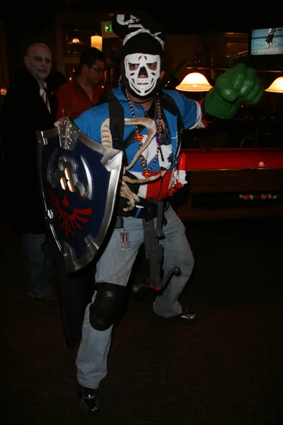 Cosplayers at the 2010 Long Beach Comic-Con Hero Initiative Costume Ball to benefit heroinititive.org, Rock Bottom, Long Beach, CA. 10-30-10 — Stock Photo, Image