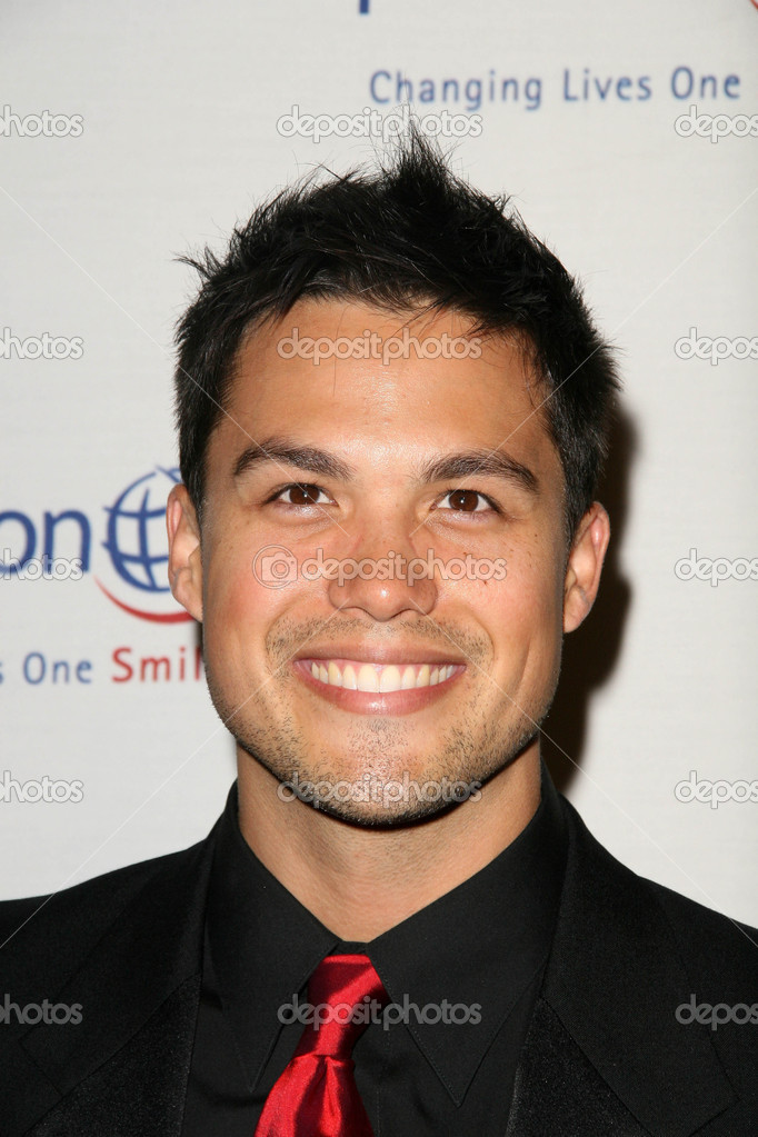 Michael copon vs taylor lautner